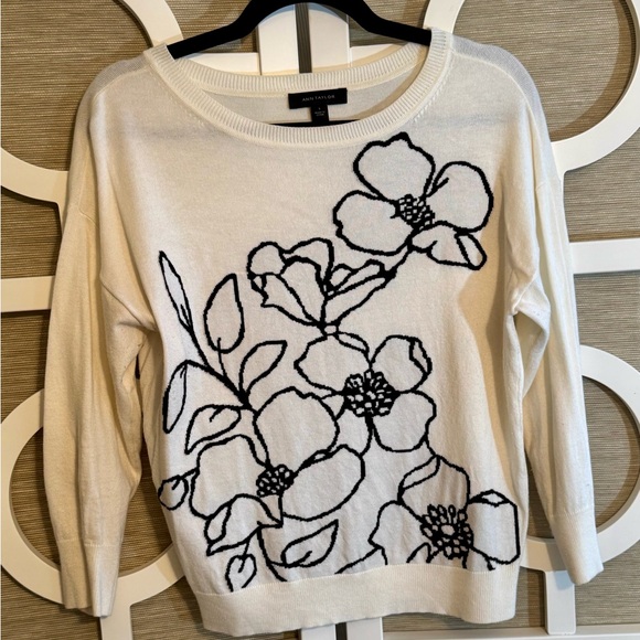 ANN TAYLOR, “Ivory w/ Black Artistic Flowers” Crewneck Sweater, WM’S, SZ- M - Picture 1 of 6
